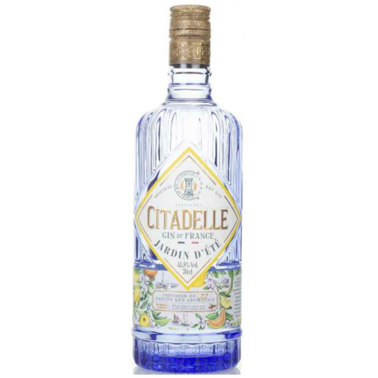 Paramount Citadelle Jardin D'Ete Gin in 700ml bottle, showcasing the elegant label and clear glass bottle with botanical accents