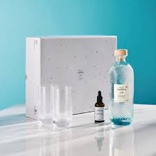 Isle of Harris Gin Highballs & Aromatic Water Gift Set by Alba Whisky, 700ml bottle with glasses and aromatic water.