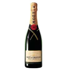 Paramount Moet & Chandon Brut NV Champagne bottle, 750ml, elegant glass with gold and white label, sparkling and refined.