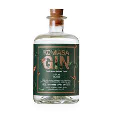 Komasa Hojicha Japanese gin by Paramount in a 500ml bottle, featuring green tea flavor and traditional Japanese botanical notes.