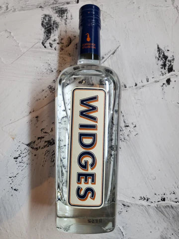 Bottle of Paramount Widges London Dry Gin 700ml with clear label and elegant packaging.
