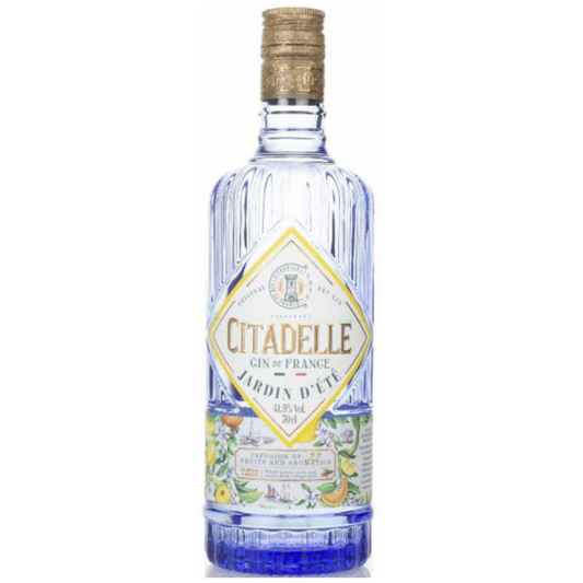 Paramount Citadelle Jardin D'Ete Gin in 700ml bottle, showcasing the elegant label and clear glass bottle with botanical accents